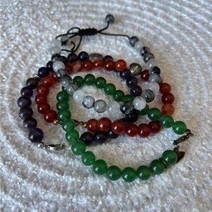 🟢set of 4 glass bead bracelets. Done with silver embellishments.